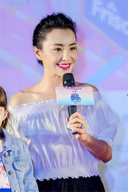 两个人吃瓜娱乐圈